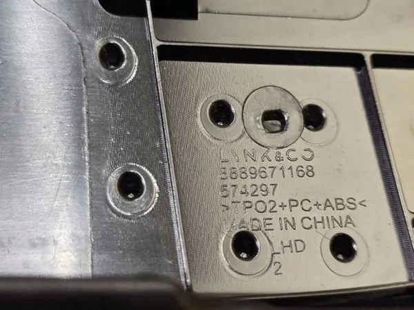 Lynk & Co 01 Console Sierstrip OEM 8889671168 Zwart image 6