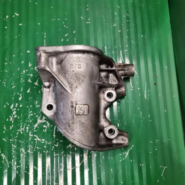 Mercedes C118 Halvaxelfäste OEM A6542200031 image 6