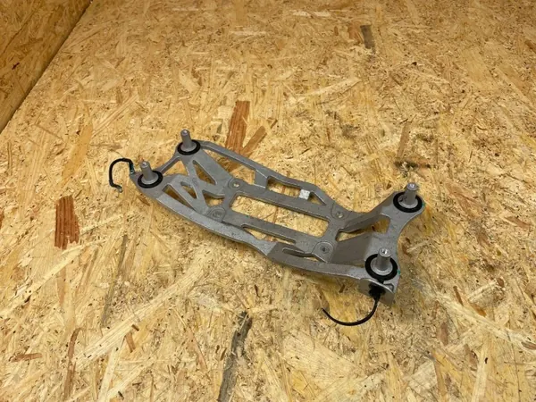 Klimakompressor-Halterung OEM 32352687 für Polestar 2 image 4