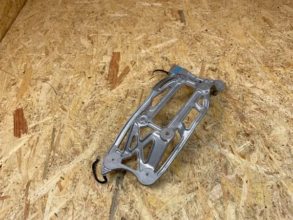 Klimakompressor-Halterung OEM 32352687 für Polestar 2 image 5