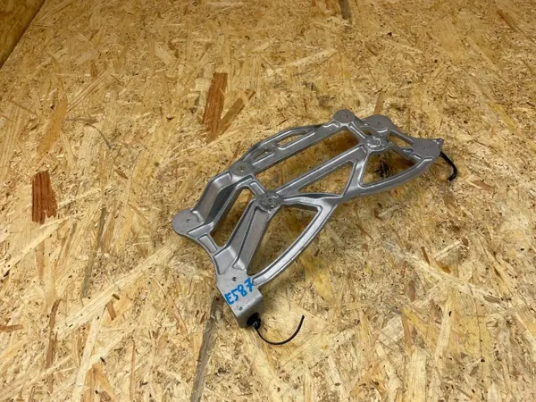 Klimakompressor-Halterung OEM 32352687 für Polestar 2 image 7