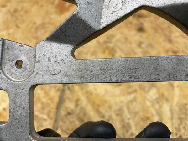 Klimakompressor-Halterung OEM 32352687 für Polestar 2 image 9