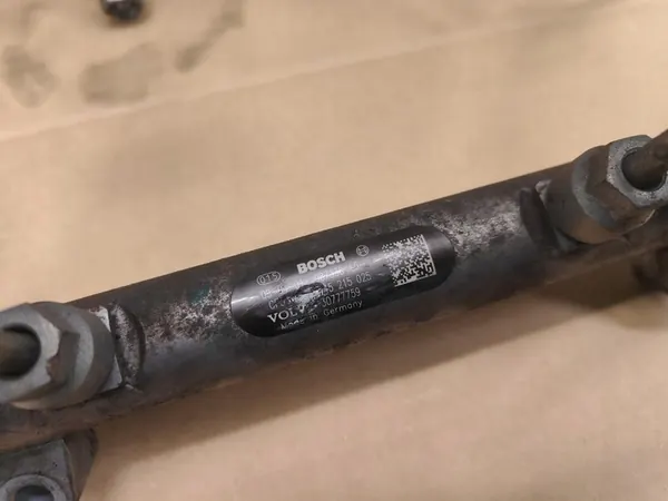 Trilho de combustível V70 III XC70 III S80 II XC60 I image 2