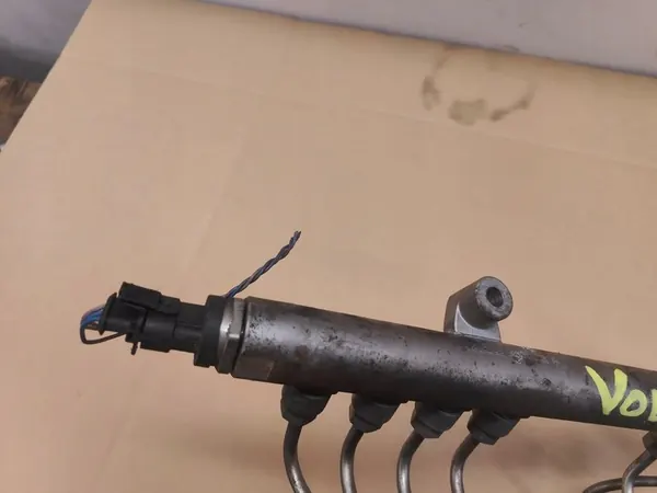 Trilho de combustível V70 III XC70 III S80 II XC60 I image 4