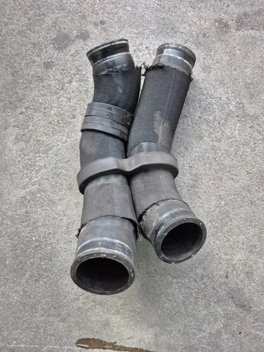 Ford OE 1234576 Retardin vesiputken mutkaliitin image 2