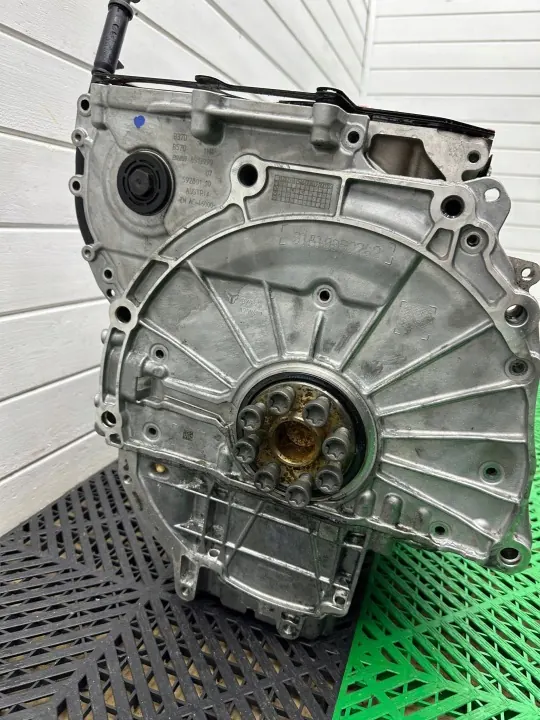 Käytetty BMW moottorilohko OEM 7828912 7-sarja G70 image 3