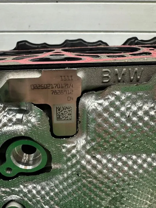 Käytetty BMW moottorilohko OEM 7828912 7-sarja G70 image 6