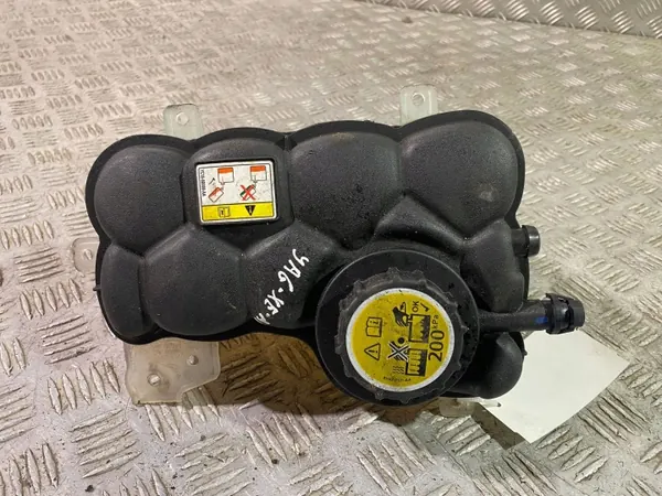 Réservoir d'expansion liquide Jaguar XE 2017 OEM GX738A080AC image 5