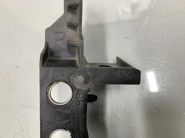 Soporte Faro Derecho Renault Scenic IV OEM 622206923R image 4