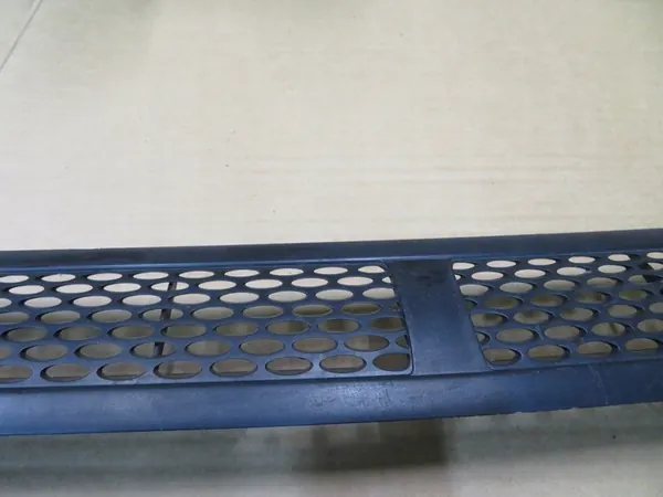 Mercedes-Benz OE A9018300718 grill image 3