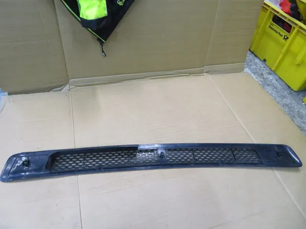 Mercedes-Benz OE A9018300718 grill image 5