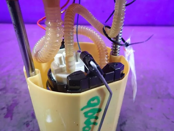 Polttoainepumppu OPEL CORSA D 06-11 1.3 CDTI 13252214 4 PIN image 2