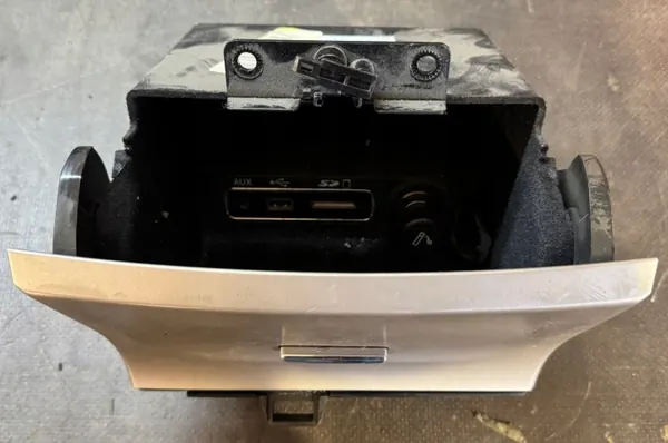 Asbak USB-vak Jeep Grand Cherokee WK2 OEM image 2