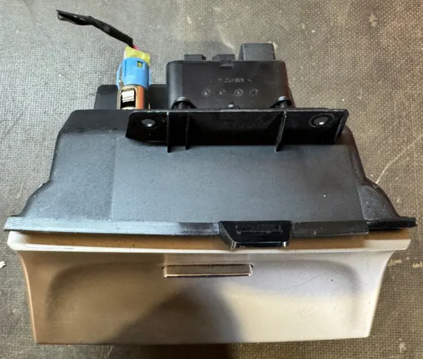 Asbak USB-vak Jeep Grand Cherokee WK2 OEM image 3