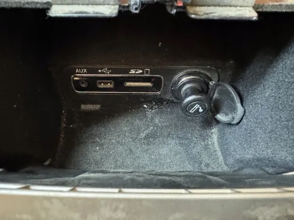 Asbak USB-vak Jeep Grand Cherokee WK2 OEM image 4