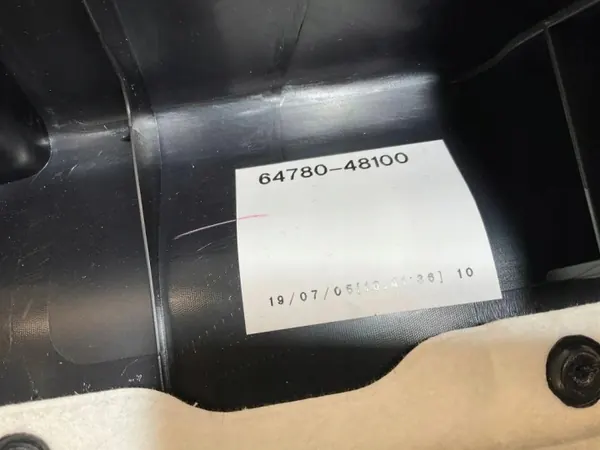 Kofferraumdeckel-Abdeckung Lexus RX OEM 6478048100 - Gebraucht image 3