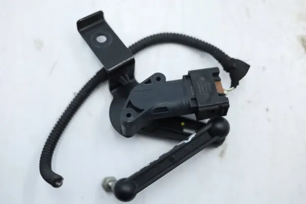 Capteur de Niveau Phare BMW M4 G82 OEM 6895466 image 2