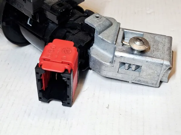 Renault Twingo III Sytytys + Polttoainesäiliön Kansi 487002147R image 5