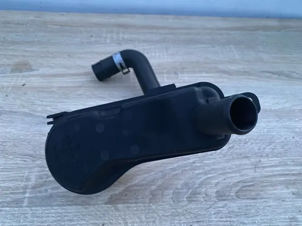 Öljynerotin + Ilmanvaihtoputki OEM 6G9Q-6A785-AB image 8