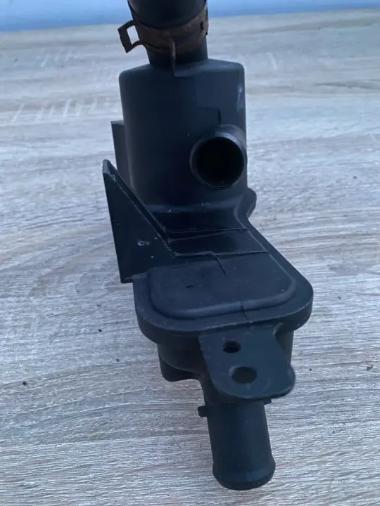 Öljynerotin + Ilmanvaihtoputki OEM 6G9Q-6A785-AB image 9