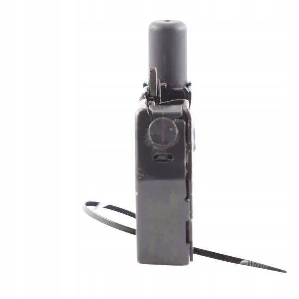 Audi A3 S3 8V Motorkapslot OEM 8V0823509A image 5