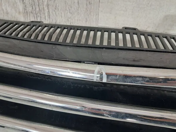 VW Touran 5TA III etupuskurin ritilä OEM 5TA853655 image 4