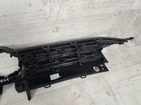 VW Touran 5TA III etupuskurin ritilä OEM 5TA853655 image 7