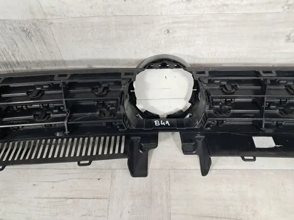 VW Touran 5TA III etupuskurin ritilä OEM 5TA853655 image 8