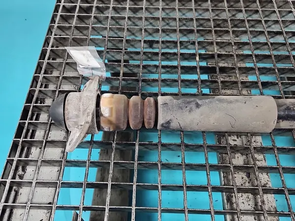 Ammortizzatore posteriore VW Passat B7 attivo image 2