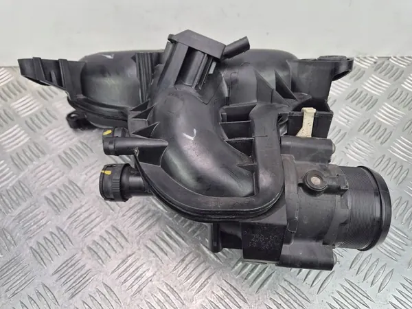 BMW 3 F30 F31 F35 Intake Manifold image 2
