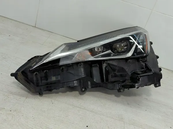 Farol esquerdo Lexus UX LED 2021 Usado image 2
