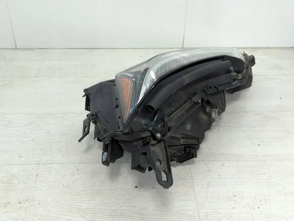 Farol esquerdo Lexus UX LED 2021 Usado image 3