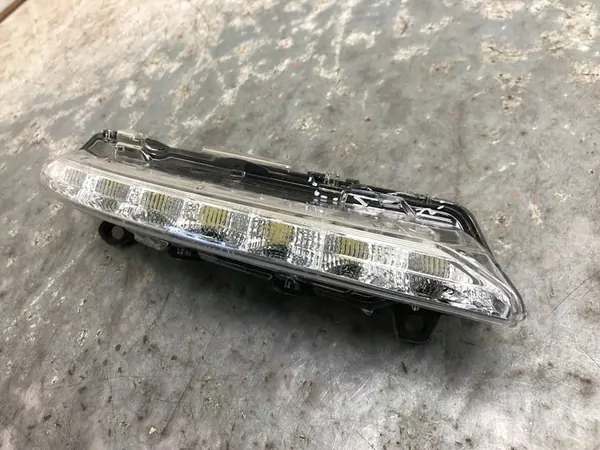 Lâmpada DRL LED Frontal Direita Mercedes W221 A2218201856 image 3