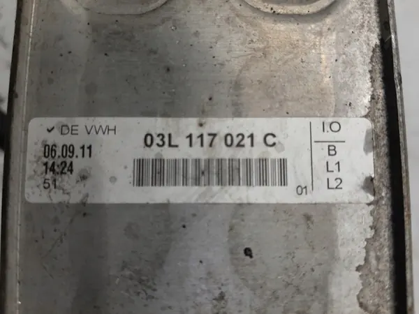 VW Golf VII Ölfiltergehäuse Basis OEM 03L117021C image 3