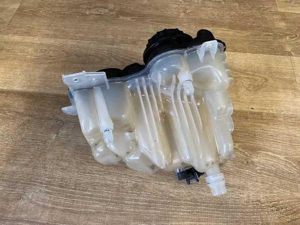 Jaguar OE YC15-8B099-AA Expansietank image 3