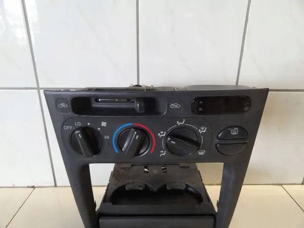 TOYOTA COROLLA VIII 2002 CADRE PANELE A/C OKL14275 image 1