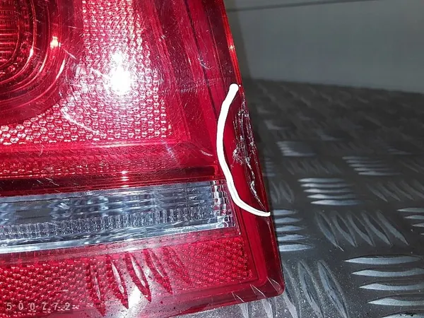 Luz trasera izquierda VW PASSAT B7 3AE945095F image 2