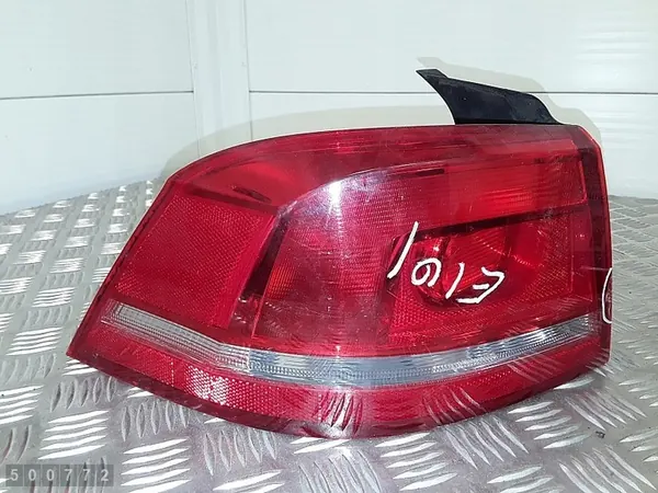 Luz trasera izquierda VW PASSAT B7 3AE945095F image 3