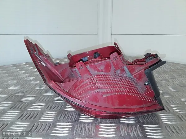 Luz trasera izquierda VW PASSAT B7 3AE945095F image 4