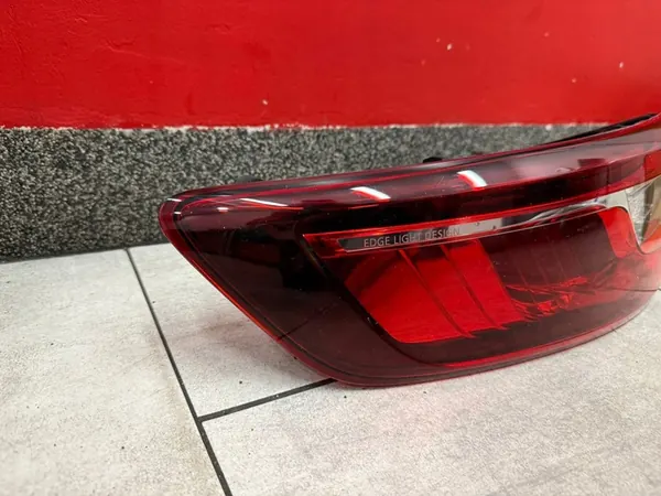 Luz trasera LED izquierda Renault Megane IV Kombi image 2