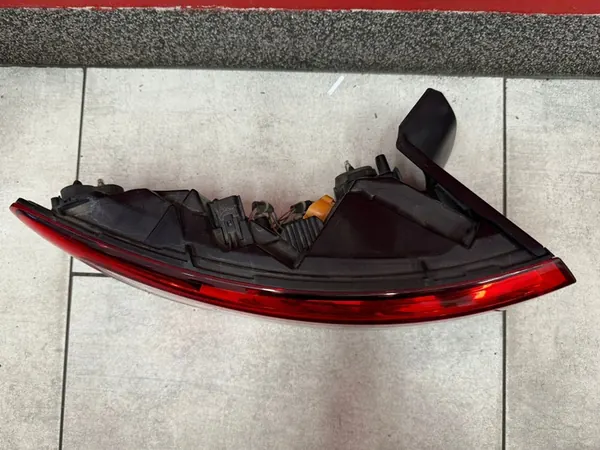 Luz trasera LED izquierda Renault Megane IV Kombi image 4