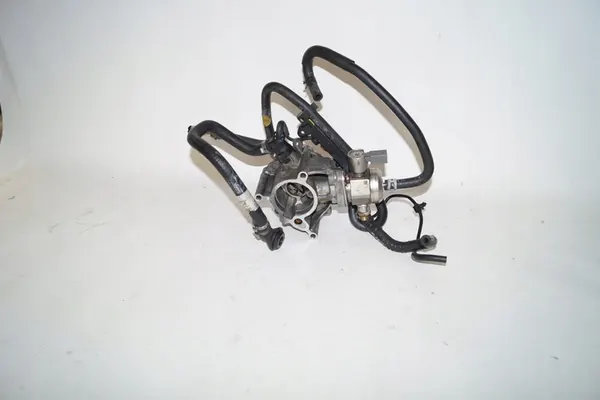 AUDI A4 A5 Polttoaineen tyhjöpumppu 06K145100 image 4