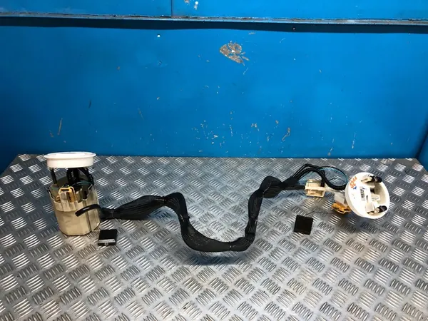 MERCEDES W211 2.2 CDI Brandstofpomp Drijver image 7