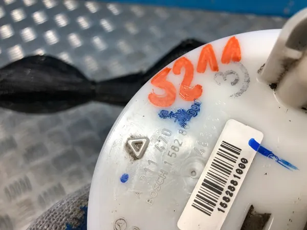 MERCEDES W211 2.2 CDI Brandstofpomp Drijver image 9