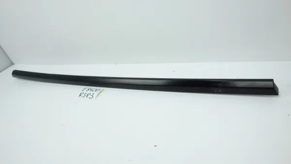 Tesla Model Y 1495721-00-C Rechter achterruit afdichting image 3