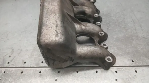 Käytetty imukansi OEM 074129713 VW T4 2.5TDI image 4