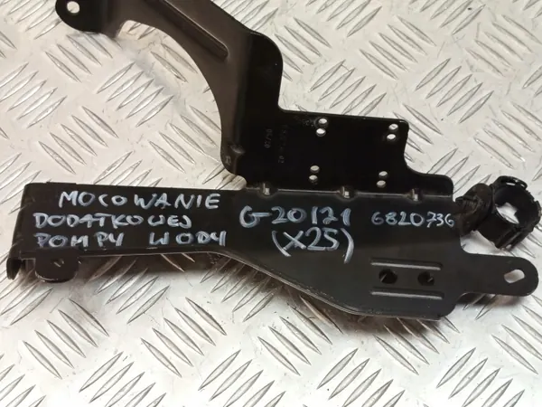 BMW G20 G30 Waterpompbeugel OEM 6820736 image 3