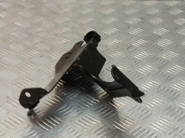 BMW G20 G30 Waterpompbeugel OEM 6820736 image 9