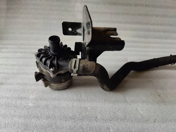 Pompe à eau Audi A6 C6 3.0 TFSI 4F0965567 image 1