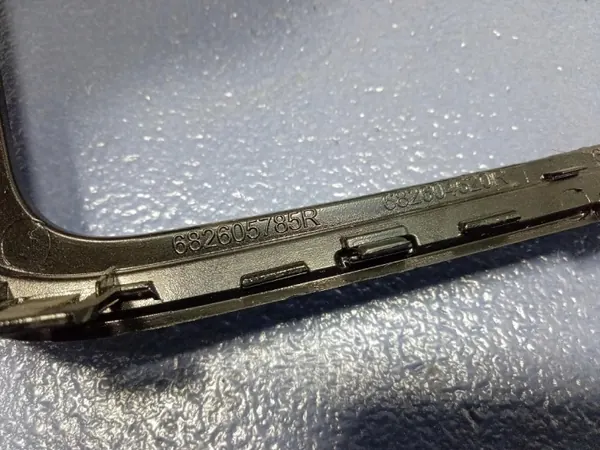 Dacia Lodgy mittluftventilgaller OEM 682607382R image 8